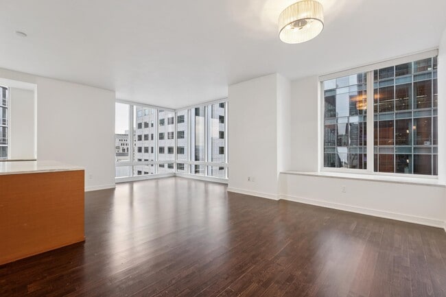 Building Photo - 301 Mission St