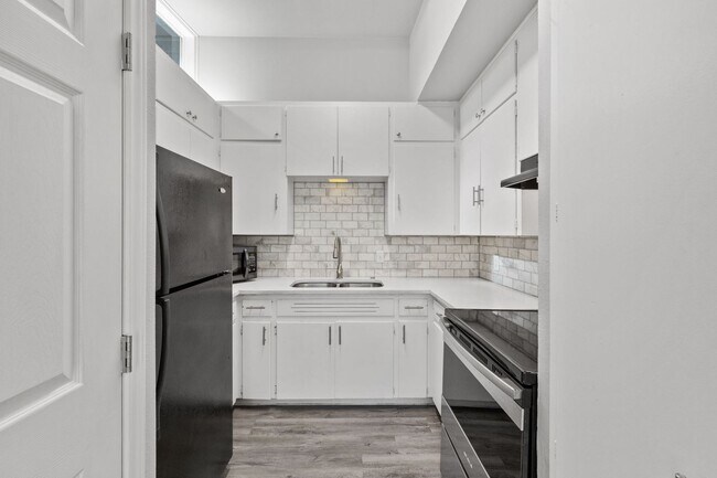 Building Photo - 2825 San Gabriel St