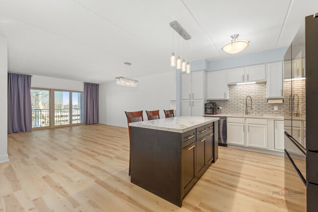 Building Photo - 8727 W Bryn Mawr Ave