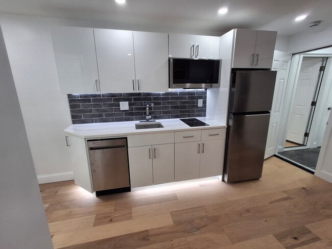 Building Photo - 17 Mt Pleasant Ave