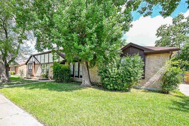 Building Photo - 19226 Plantain Dr