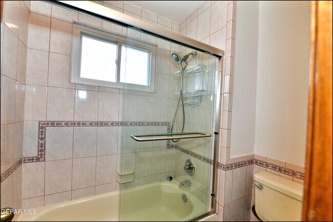 Building Photo - 529 Castlerock Ln