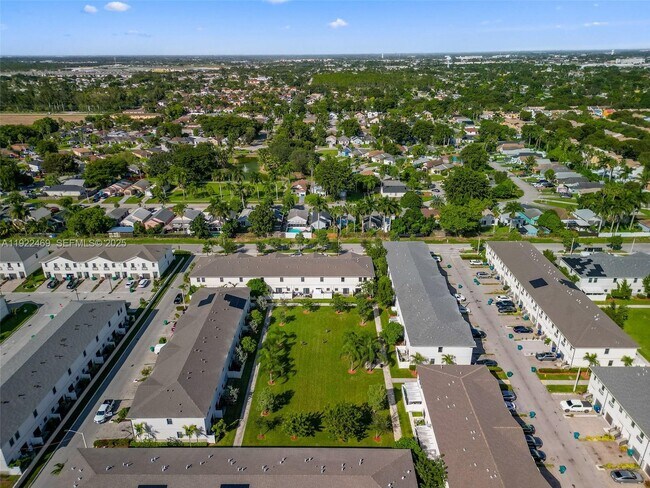 Building Photo - 757 SW 11th St