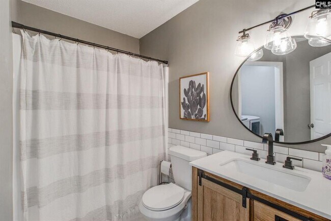 Building Photo - Charming Chapin Ranch in a Cul-de-Sac!