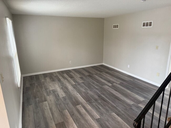 Building Photo - 315 Hawthorne Ct