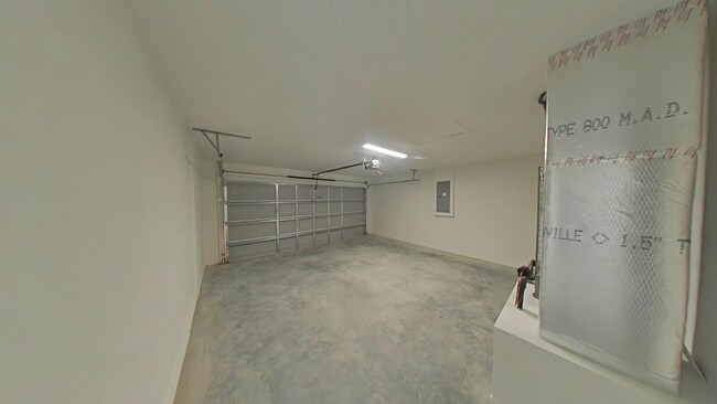 Building Photo - Brand New Comfortable 3 bedroom with Pract...