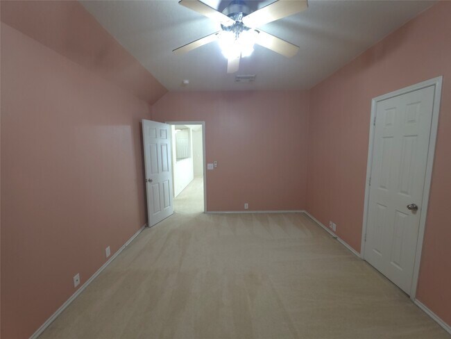 Building Photo - 3027 Providence Oak St