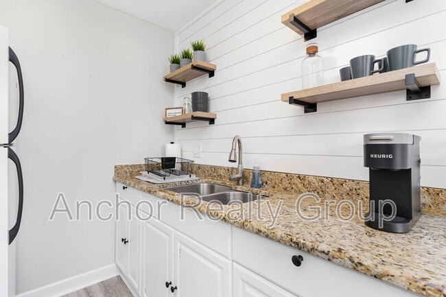 Building Photo - 909 Pacific Ave