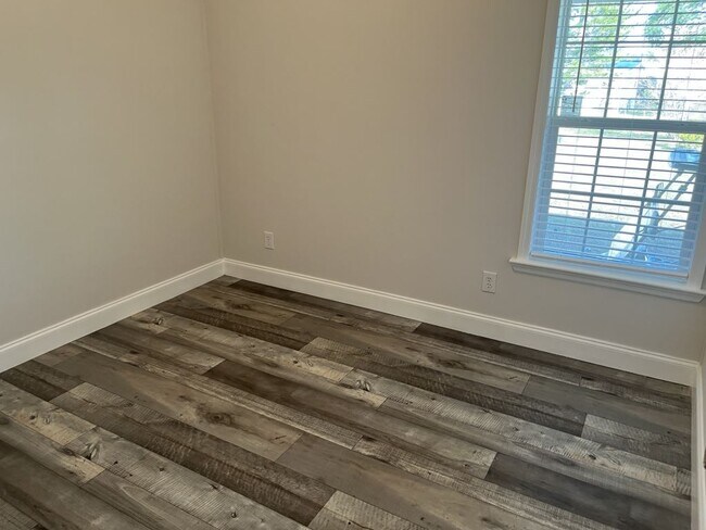 Building Photo - 336 Waddell St