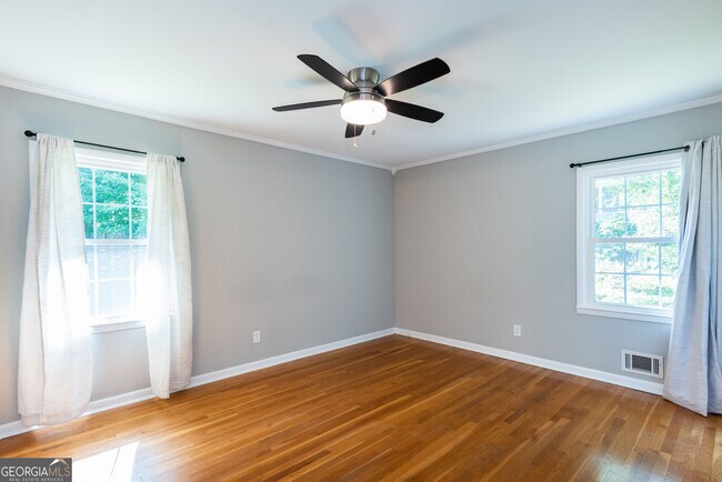 Building Photo - 80 Pinehurst Ln
