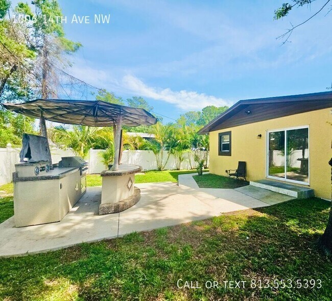 Building Photo - 1006 14th Ave NW