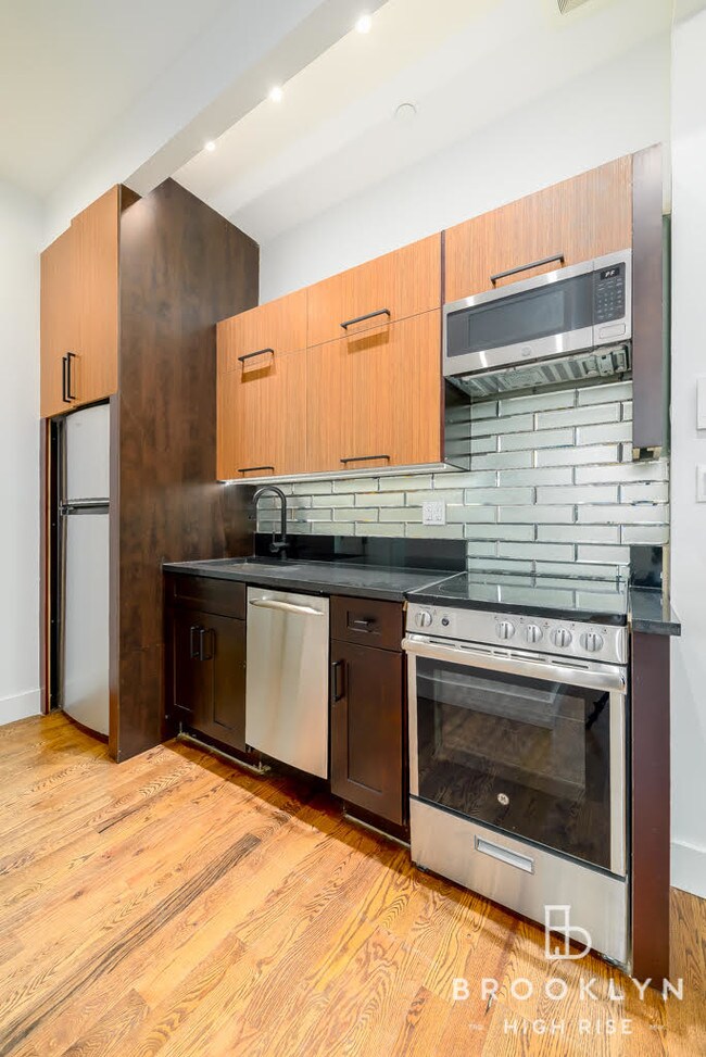 Primary Photo - 228-230 20th St