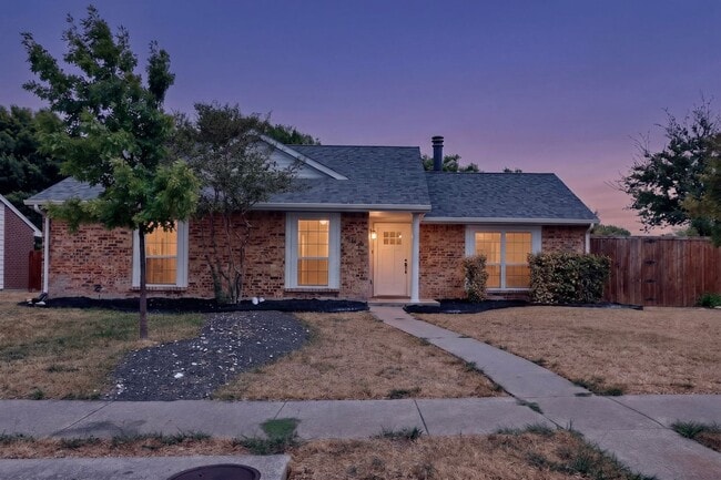 Building Photo - 900 Rocky Creek Ln