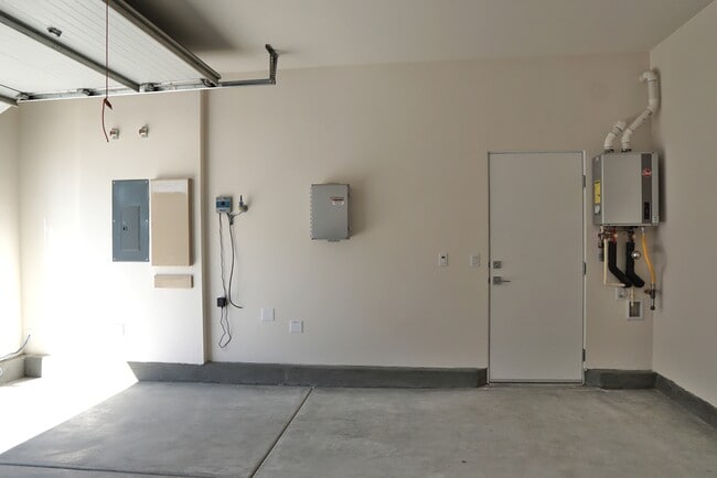Building Photo - 74371 Nichols Dr
