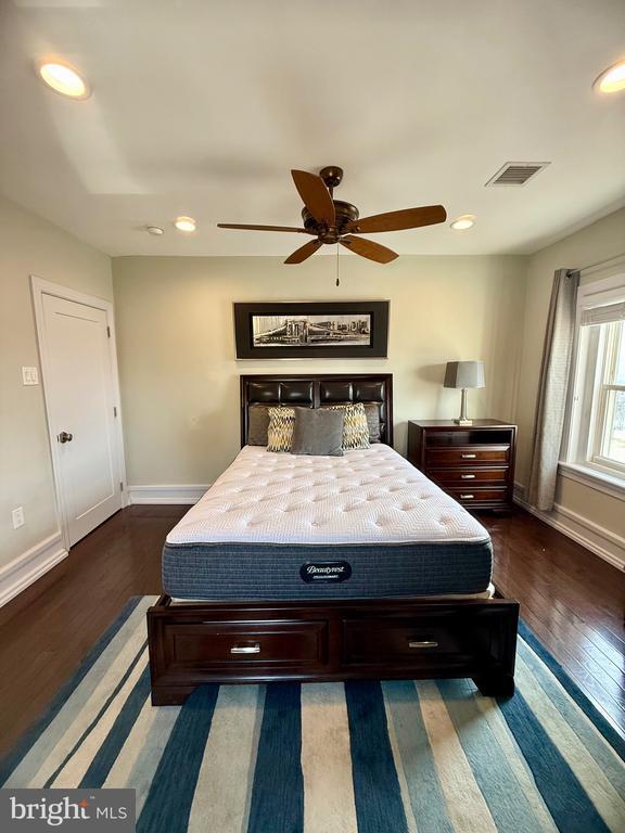 Building Photo - 815 Fayette St