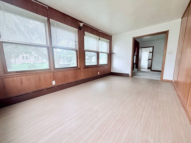 Building Photo - 5-Bed 2-Bath House in Reinbeck