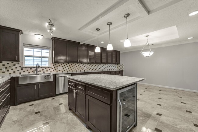Building Photo - 5147 Beechnut St