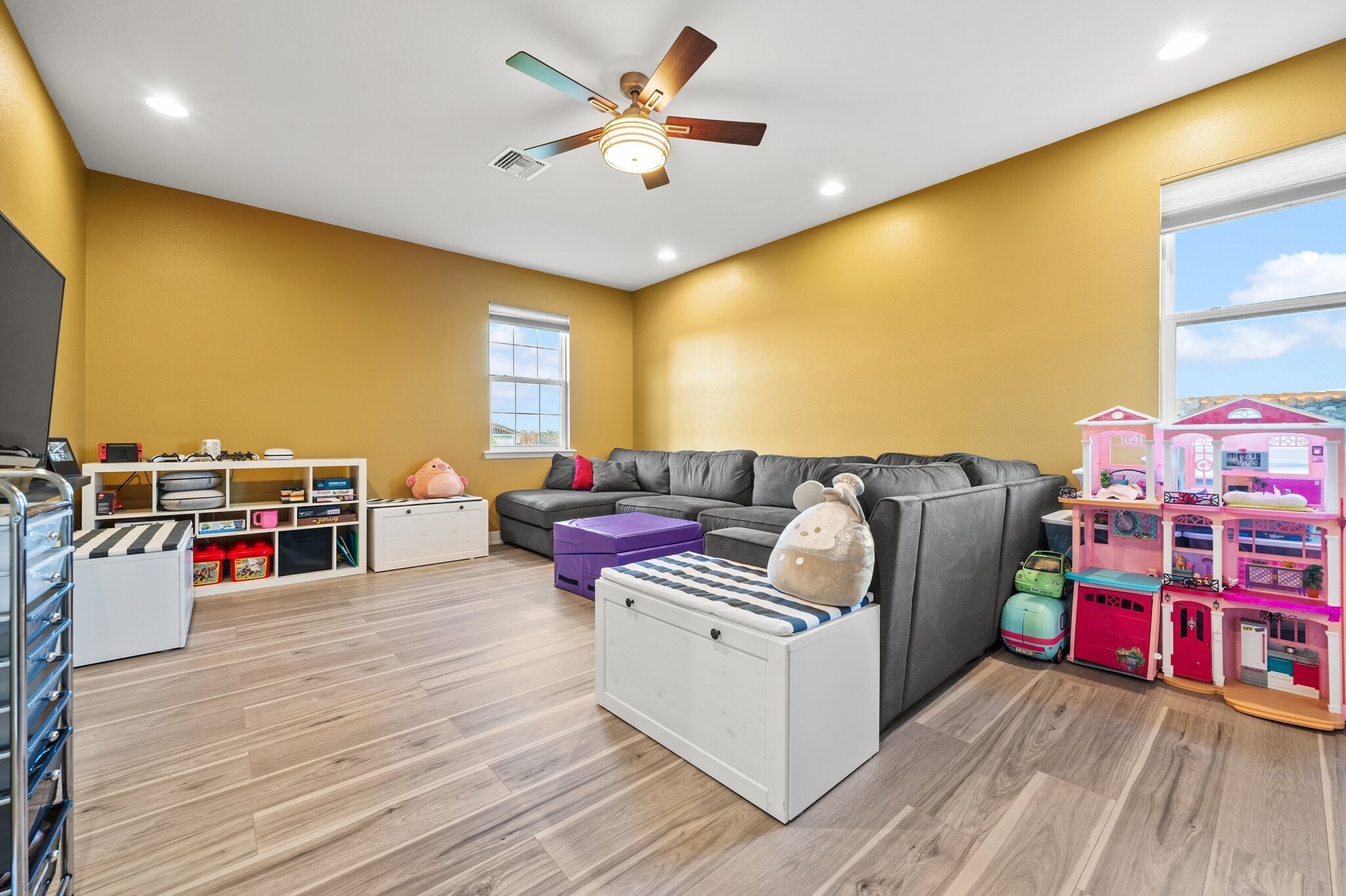 Building Photo - 7484 Ripetta St