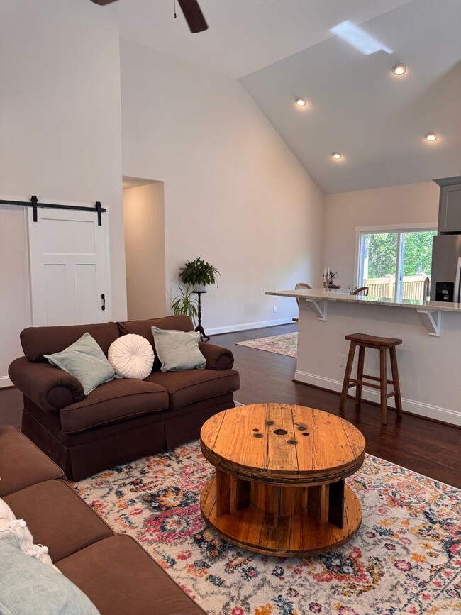 Building Photo - 3 Bedroom || 2 Bathroom Home in Forest