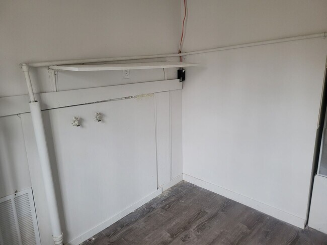 Building Photo - 3 bedroom home for rent