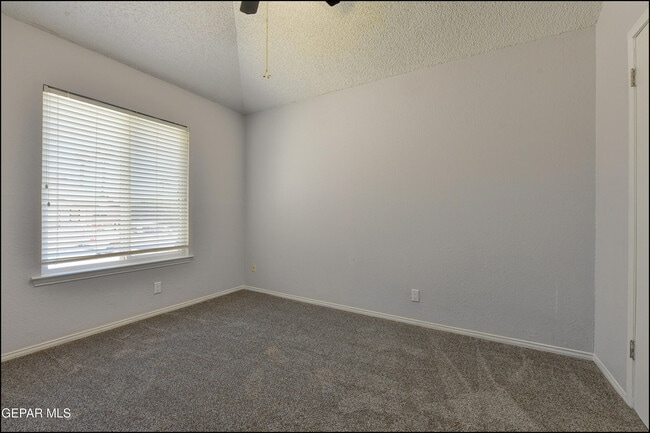 Building Photo - 609 Bristol Dr