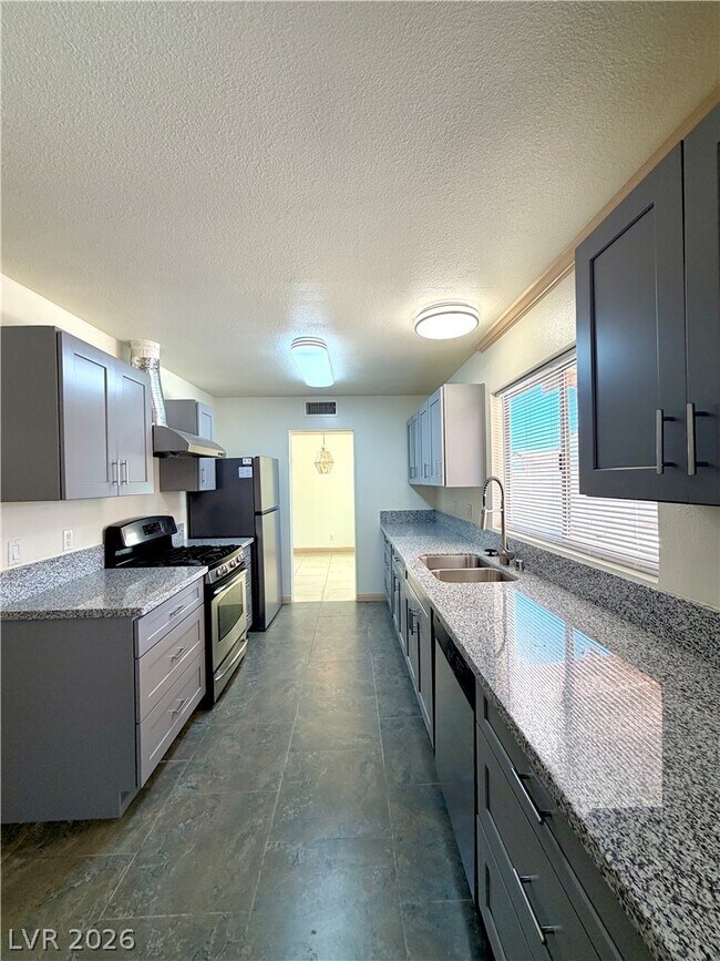 Building Photo - 6969 Mountain Moss Dr