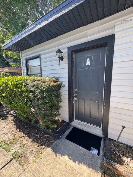 Building Photo - 321 Conniston Rd