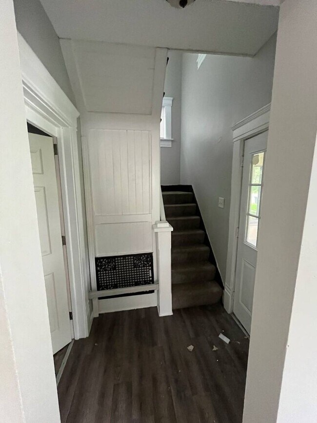 Building Photo - Spacious & Elegant 4-Bedroom Home with Exclusive Rent Discounts!