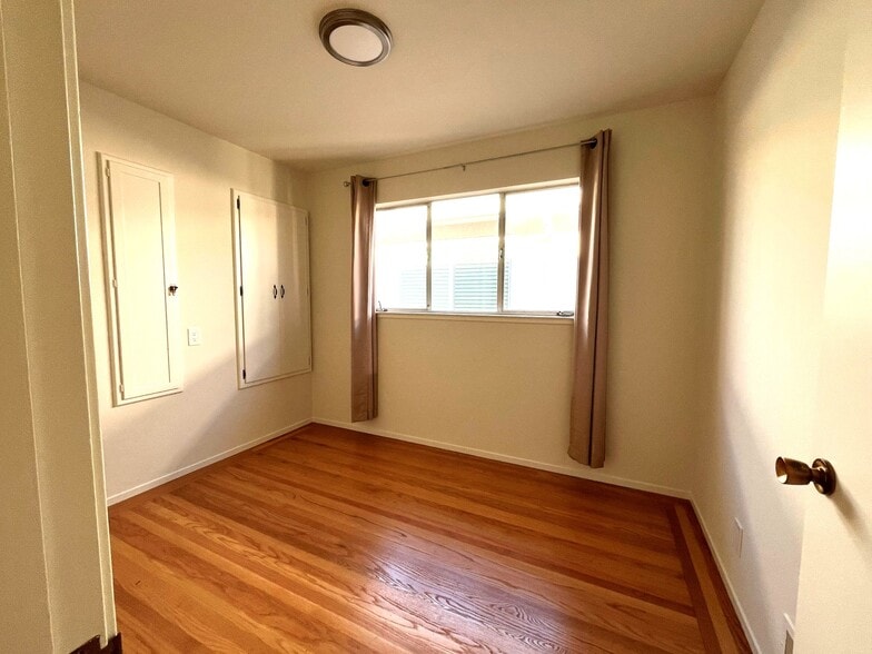 Building Photo - 393 2nd Ave