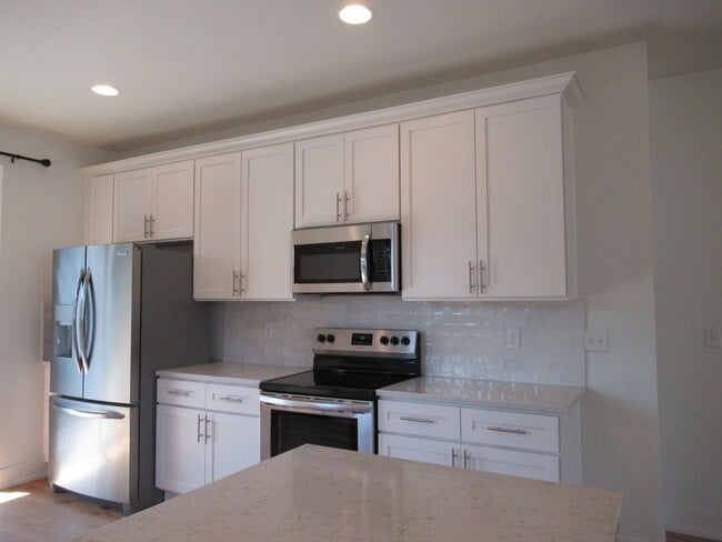 Building Photo - Light and Bright 3 bedroom, 1.5 bath home in Tehaleh