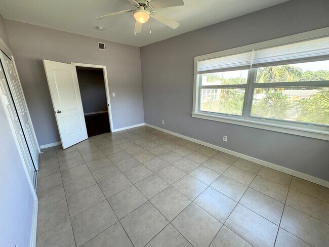 Building Photo - Modern 3 bed / 2 bath Apartment for Rent -...