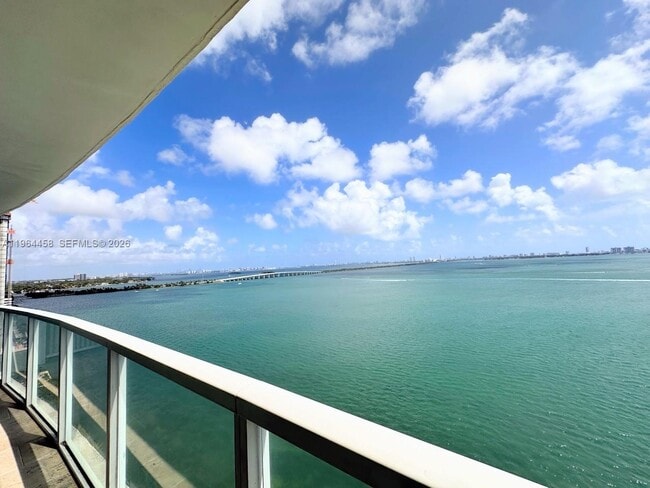 Building Photo - 665 NE 25th St