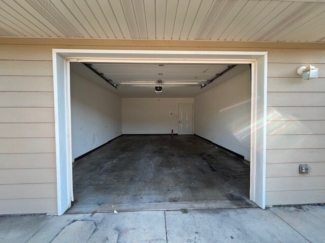 Building Photo - 4131 Parkview Dr