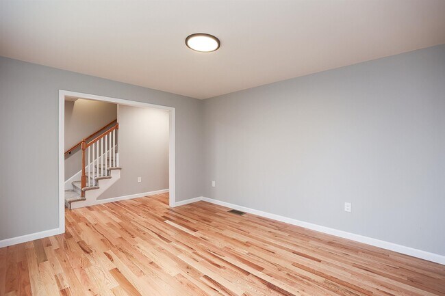 Building Photo - 231 Putnam Hill Rd