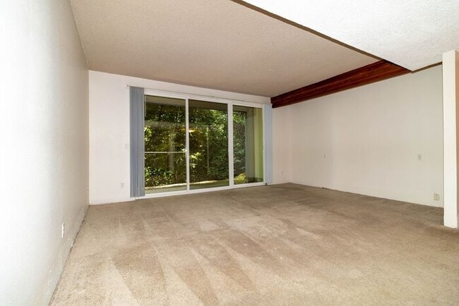 Building Photo - Downtown Living Starts At Lair Hill. 1 Bedroom 1 Bathroom Apartment Home Ready Now