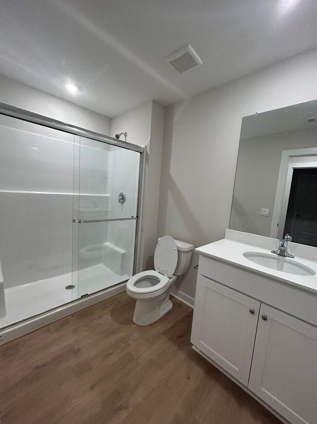 Building Photo - Spacious 4-Bedroom Home in Fayetteville