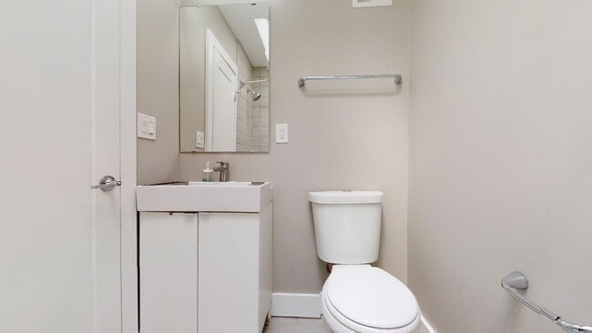 Building Photo - 12 Hawaii Ave NE