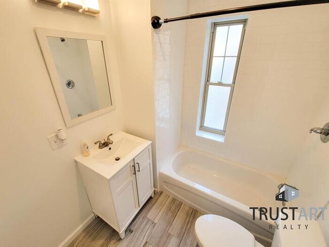 Building Photo - 3 Bedroom House in Germantown