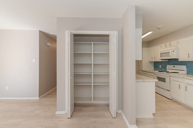 Building Photo - 1191 Park Meadow Dr