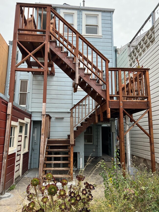 Building Photo - 1249 9th Ave