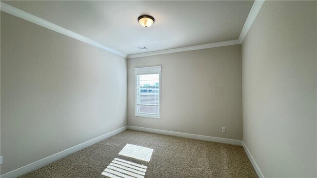 Building Photo - 5401 Bancroft Ln