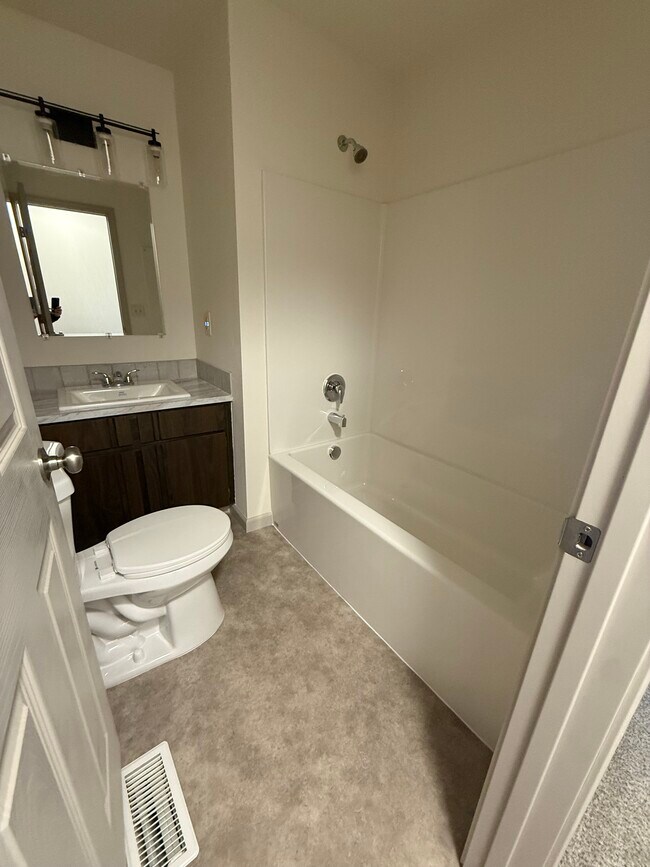 Building Photo - 14626 E 5th Ave