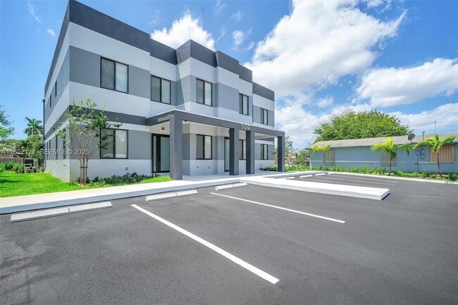 Building Photo - 309 NW 7th Ct