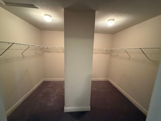 Building Photo - Pensacola - Weatherstone - 4 bedroom, 2.5 ...