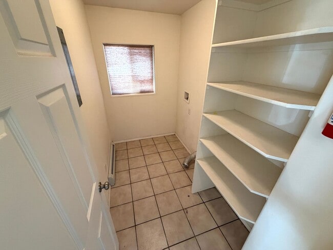 Building Photo - 1085 Orion Rd