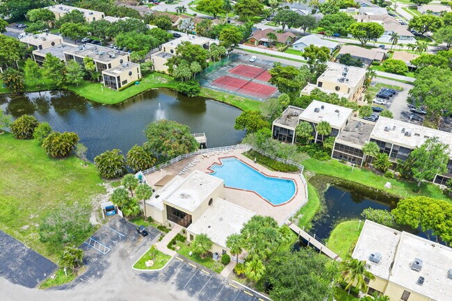 Building Photo - 2800 SW 87th Ave