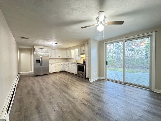 Building Photo - 135 S Pierce Rd