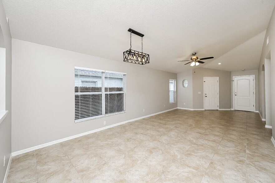 Building Photo - 18036 Birdwater Dr