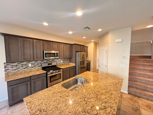 Building Photo - Beautifu 2 Story 4 bedrooms 2.5 baths located in Mountain Edge Southwest