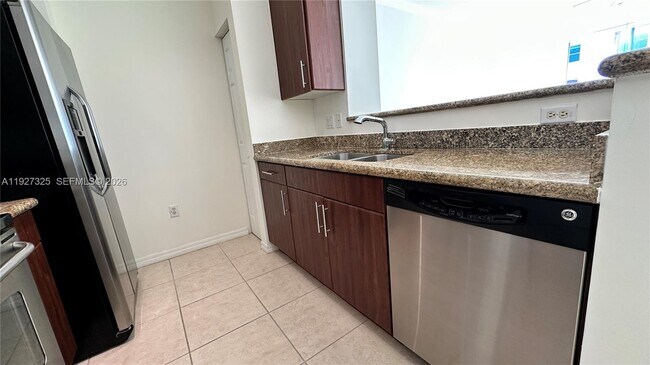 Building Photo - 2401 NE 65th St